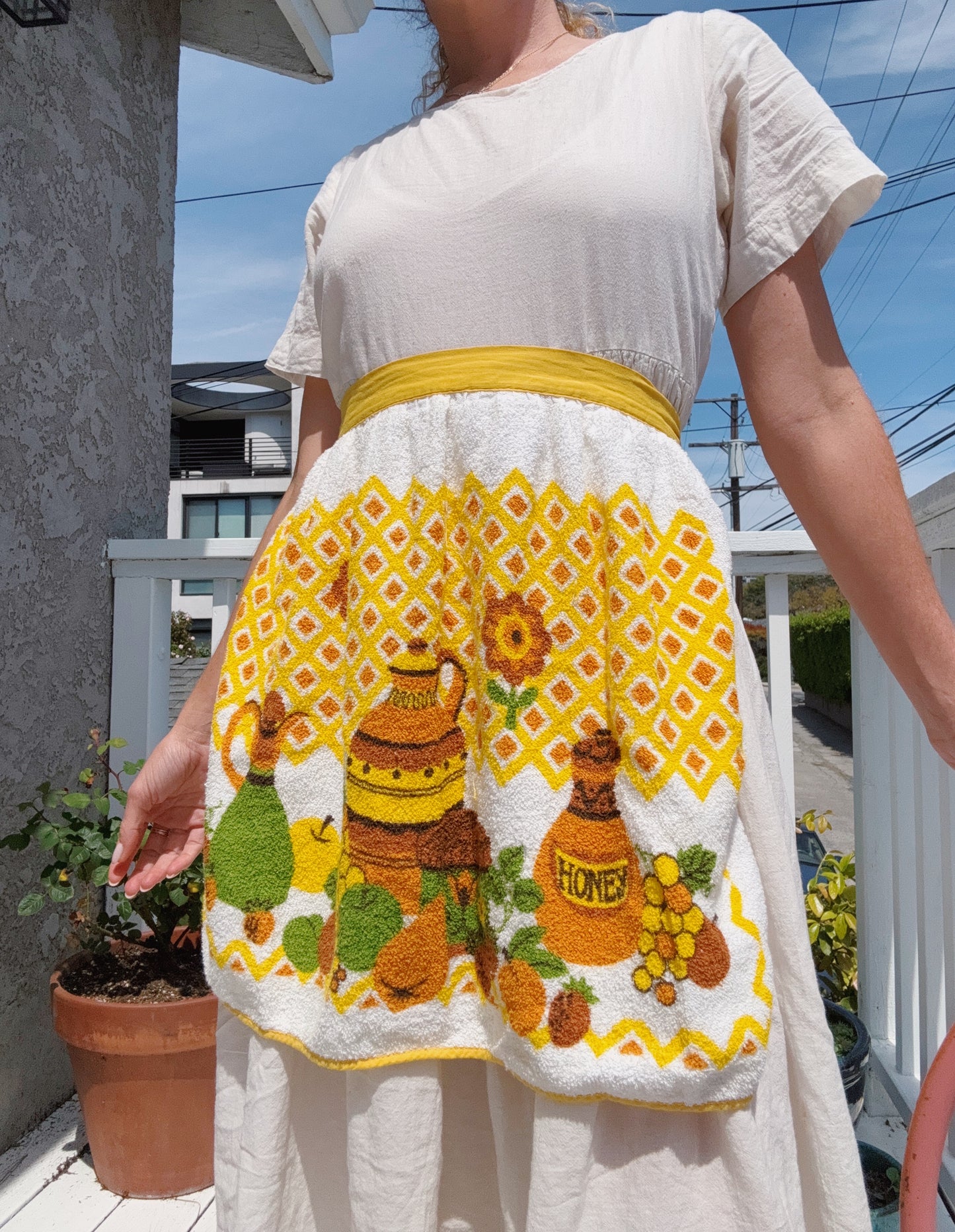 1970's Honey Apron